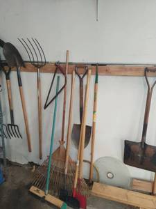 lot 74 image: Yard Tools