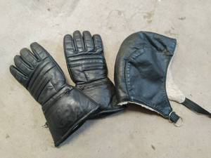 lot 78 image: Leather Gloves & Hat