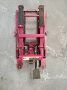 lot 86 image: Motorcycle Jack
