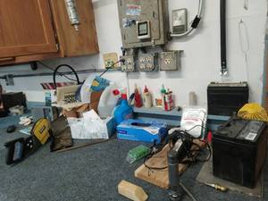 lot 203 image: Hardware Lot