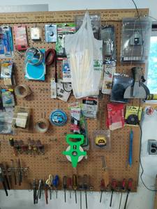 lot 204 image: Tools & Cabinets
