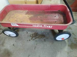 lot 208 image: Radio Flyer