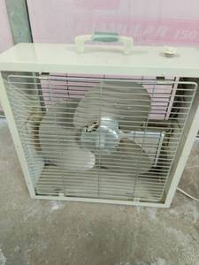 lot 215 image: Box Fan