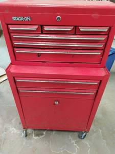 lot 8 image: Stack-On Tool Chest