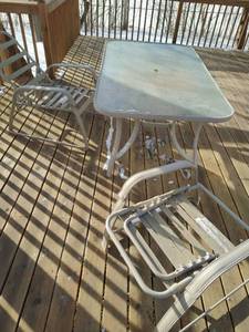 lot 223 image: Patio Set