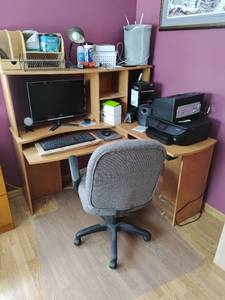 lot 38 image: Corner Desk, Office Chair, and Floor Mat