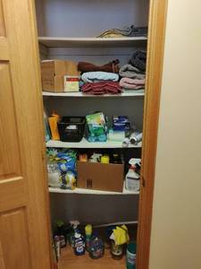 lot 49 image: Contents of Closet