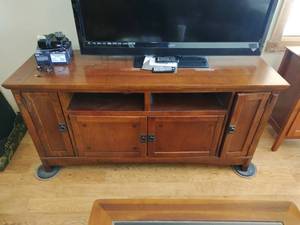 lot 104 image: TV Stand