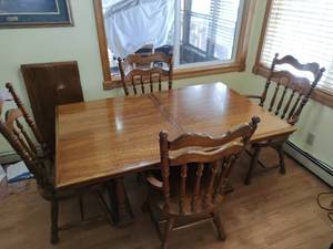 lot 102 image: Dining Set