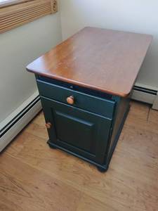 lot 106 image: End Table