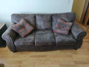 lot 108 image: Sofa