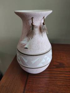 lot 117 image: Southwest Style Vase