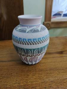 lot 122 image: Navajo Vase
