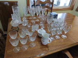 lot 124 image: Collection of Crystal and Glass Items