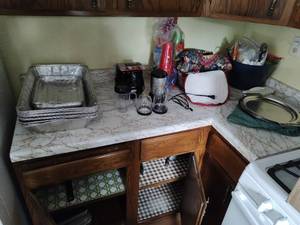 lot 125 image: Contents of Kitchen Cabinets Lot 1