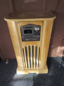 lot 136 image: Memorex Radio, CD Player, and Turntable Combo
