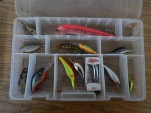 lot 20 image: 13-Fishing Lures Canadian Wiggler, Cordell & Others