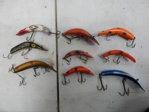 lot 25 image: 9-Fishing Lures Lazy Ike & More-Some Vintage