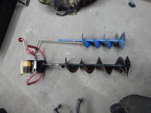 lot 37 image: Laser Mag Gas Auger (No Pull Cord) & Hand Auger