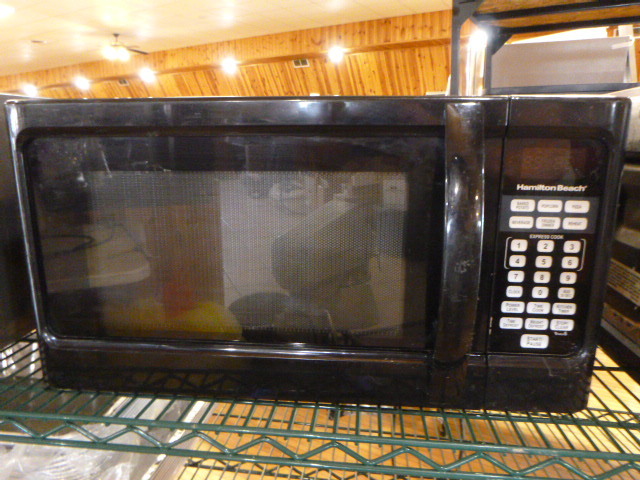 Rust Belt Revival Online Auctions - Hamilton Beach Microwave