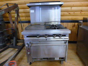 lot 9 image: Jade Range Stove