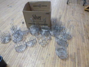 lot 49 image: 26 Condiment Holders