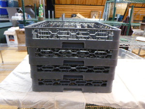lot 63 image: 4 Plate Dishwasher Racks