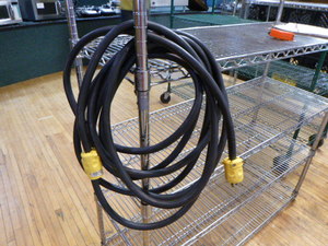 lot 128 image: Heavy Duty Electrical Cord