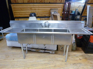 lot 160 image: 3 Compartment Sink