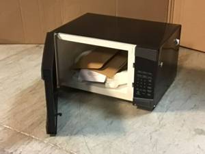 Magic Chef 1.4cubic foot Countertop Microwave Customer Returns See Pictures