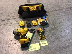 MIX LOT OF DEWALT TOOLS NOT TESTED FOR PARTS Customer Returns See Pictures