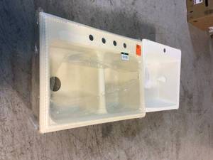 MIX LOT OF DOUBLE AND SINGLE WHITE AND CREAM SINKS Customer Returns See Pictures