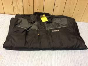 DEWALT Brookeville Men�s Size Large Black Polyester Waterproof Hooded Jacket Customer Returns See Pictures