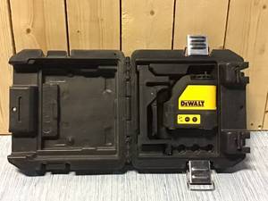 DEWALT 165 ft. Green Self-Leveling Cross Line Laser Level with (3) AAA Batteries & Case Customer Returns See Pictures