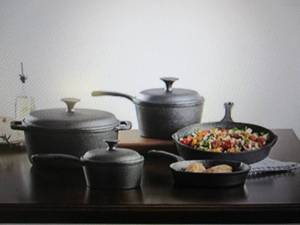 8 pc preseasoned cast iron cookware...