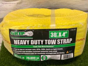 lot 4 image: New 4 x 30 Heavy Duty Tow Strap