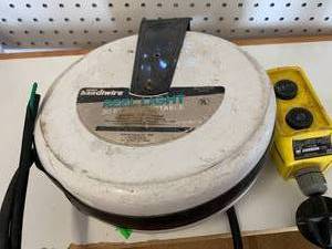 lot 25 image: Handy Wire Real Light (Needs End)