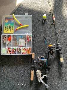 lot 43 image: Ice Fishing Lot (3 Rods & Tackle Box of Lures)