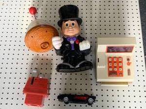 lot 52 image: Vintage Toy Lot