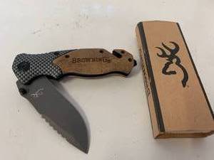 lot 66 image: New Browning Knife