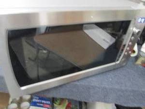 lot 190 image: 2.2 Cu. Ft. 1250-Watt Countertop Mi...