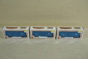 3 HO Gauge Bachmann Electric Train Box Cars