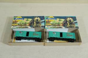 2 HO Gauge Athearn Electric Train Box Cars - Great Northern