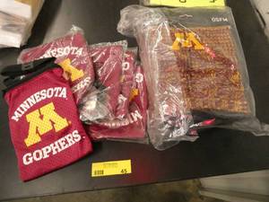 6 new UofMN boot cuffs and 5 UofMN gophers small bags