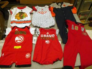 Lot of 6 onesies with a cut on the back