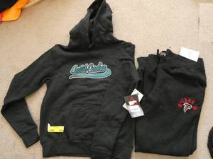 Two pieces Adult Womens Medium sweatshirt and sweatpants