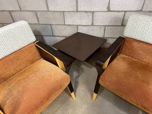 MSRP $15,000&nbspHIGH QUALITY WEILAND HEALTHCARE CONTEMPORARY MID CENTURY STYLING BENTWOOD MOLDED OAK &amp MAHOGANY FINISH&nbspCORNER UNIT -TABLE IN CORNER 5 OVERSIZED SEATS WARMS FOR EXTRA COMFORT - PLUSH FABRIC-GREAT CONDITION MEASUREMENTS TO COME