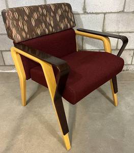 MSRP $2500 HIGH QUALITY WEILAND HEALTHCARE FURNITURE CONTEMPORARY MID CENTURY STYLING BENTWOOD MOLD OAK &amp CHERRY FINISH OVERSIZED GUEST SIDE ARM CHAIR - GREAT CONDITION VERY MILD WEAR JUST WHAT YOU WOULD EXPECT FROM THIS GREAT MAKER&nbsp