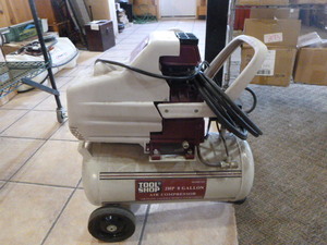 lot 6 image: Tool Shop Air Compressor