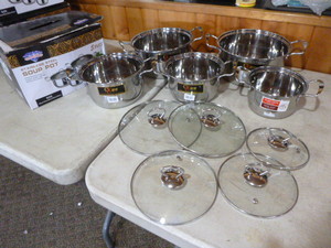 lot 17 image: QiangFeng 5 Piece Soup Pots with Lids
